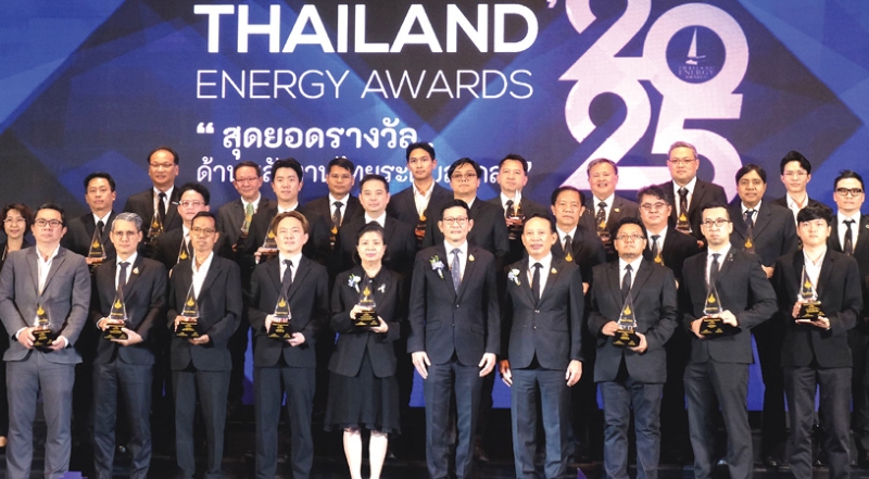Thailand Energy Awards 2025 : อรรถพล ฤกษ์พิบูลย์ รมว.พลังงาน เป็นประธานมอบรางวัล
“สุดยอดรางวัลด้านพลังงานไทยระดับสากล” เพื่อยกย่องผลงานต้นแบบด้านการอนุรักษ์พลังงานและพลังงานทดแทนของประเทศ โดยมี แจ็คกี้ เธีย ผจก.ทั่วไป ศูนย์การค้าจังซีลอน ป่าตอง ภูเก็ต รับมอบรางวัลดีเด่น ด้านอนุรักษ์พลังงาน ประเภทอาคารควบคุม ของ “ศูนย์การค้าจังซีลอน ภูเก็ต” ที่ โรงแรมรามาการ์เด้นส์
