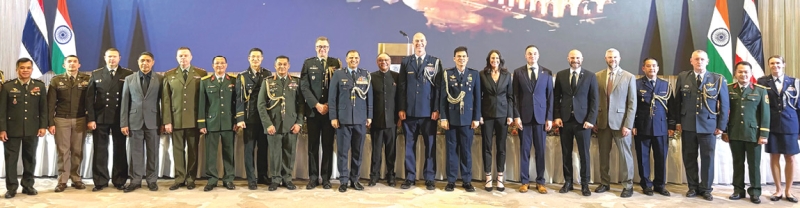 ฉลองวันสาธารณรัฐ : นาเกช ซิงห์ เอกอัครราชทูตสาธารณรัฐอินเดียประจำราชอาณาจักรไทย เปิดงานเลี้ยงฉลองในโอกาสครบรอบ 77 ปี
วันสาธารณรัฐอินเดีย โดยมี พ.อ.โทนี สเติร์น ทูตฝ่ายทหาร สหราชอาณาจักร, นาวาเอก ริชชี่ คันนิ่งแฮม ทูตฝ่ายทหาร เครือรัฐออสเตรเลีย, พ.ท.ดีริก เวสแซน ทูตฝ่ายทหาร ประเทศแคนาดา, พ.ท.ฟิลลิป โดเอิร์ต ทูตฝ่ายทหาร สหพันธ์สาธารณรัฐเยอรมนี พร้อมคณะทูตานุทูตและบุคคลสำคัญในวงการต่างๆ ร่วมงาน ที่โรงแรมเดอะ ริทซ์-คาร์ลตัน กรุงเทพ ในโครงการ วัน แบงค็อก ถนนพระรามที่ 4 เขตปทุมวัน