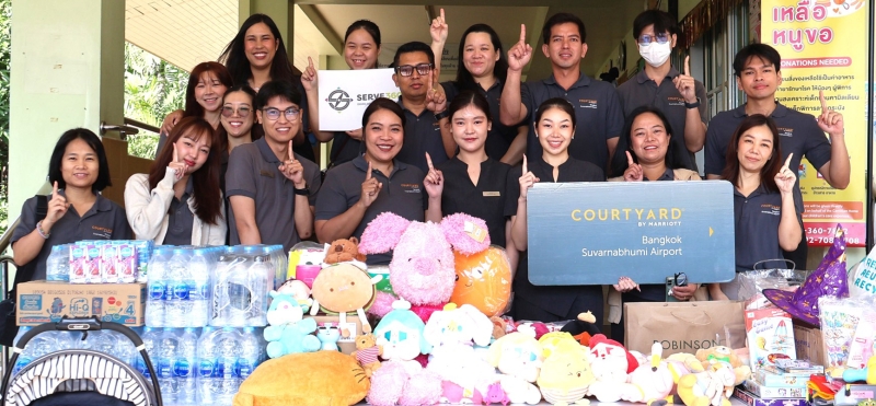 “Sharing Smiles, Sharing Hearts” : รัตพร แนมน้อย ผอ.ฝ่ายวิศวกรรม และ กฤติยาพร ชัยประภา ผจก.ฝ่ายความยั่งยืน โรงแรมคอร์ทยาร์ด บาย แมริออท
กรุงเทพฯ สุวรรณภูมิ แอร์พอร์ต พร้อมพนักงาน เลี้ยงอาหารและมอบสิ่งของจำเป็นให้แก่เด็กผู้ด้อยโอกาสและเด็กพิการ ที่ สถานสงเคราะห์เด็กบ้านคามิลเลียน