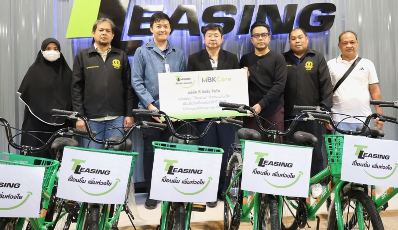 “ที ลีสซิ่ง เปื้อนยิ้ม เพิ่มห่วงใย” : มงคล เพียรพิทักษ์กิจ กก.ผจก.บจก.ที ลีสซิ่ง ผู้ให้บริการธุรกิจเช่าซื้อรถจักรยานยนต์ ในเครือเอ็ม บี เค มอบรถจักรยานเพื่อสนับสนุนการจัดกิจกรรมวันเด็กแห่งชาติ ประจำปี 2569 ให้แก่ สำนักงานเขตประเวศ ชุมชนในพื้นที่ และ โรงเรียนเฮงฮั้ว
จังหวัดชลบุรี โดยมีผู้แทนจากชุมชนประสาทศีล, ชุมชนพัฒนาริมคลองบ้านป่า,
ชุมชนมิตรภาพซอย 6 ชุมชนหมู่บ้านร่มเย็น และชุมชนบ้านบึง ร่วมรับมอบ