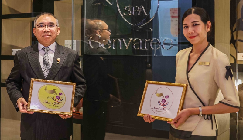 คว้า 2 รางวัล : วุฒิศักดิ์ พิชญกานต์ ผจก.ทั่วไป โรงแรมเซ็นทารา แกรนด์
เซ็นทรัลพลาซา ลาดพร้าว กรุงเทพ รับ 2 รางวัล จาก กรมสนับสนุนบริการสุขภาพ (สบส.) กระทรวงสาธารณสุข ได้แก่
Thai Spa Premium Award 2025–2028
ระดับ Gold และ Nuad Thai Premium Award 2025–2028 เพื่อรับรอง “สปา เซ็นวารี” ของโรงแรมฯ โดยผ่านการประเมินตามเกณฑ์มาตรฐานการให้บริการสปาและนวดไทยที่มีคุณภาพระดับสูง