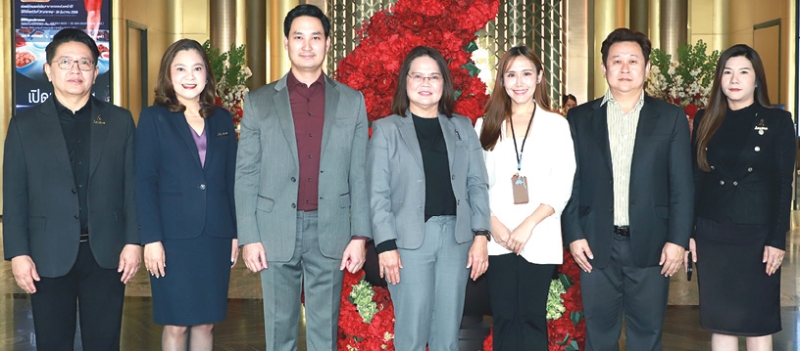 อบรมกระบวนการ : อนัคพล อิงคะกุล รองประธานกรรมการบริหาร มิราเคิล กรุ๊ป ต้อนรับ ณิชนันทน์ ยุ่นสมาน
รอง ผอ.ท่าอากาศยานดอนเมือง (สายสนับสนุนธุรกิจ) ในพิธีเปิด “โครงการอบรมกระบวนการงานด้านพัสดุการจัดซื้อจัดจ้าง
และการบริหารสัญญาของท่าอากาศยานดอนเมือง” โดยมี ปิยนุช เชาวทัต เจ้าหน้าที่วิเคราะห์อาวุโส 6 ส่วนบริหารคุณภาพบริการ ท่าอากาศยานดอนเมือง ร่วมงาน พร้อมด้วยคณะผู้บริหารโรงแรมฯ ร่วมกันต้อนรับ ที่ โรงแรมอัศวิน แกรนด์ คอนเวนชั่น