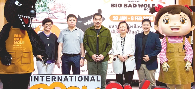 นักอ่านห้ามพลาด : ดร.จักรพล จันทวิมล ผอ.สำนักสื่อสารการตลาด ศูนย์การค้า
ซีคอน บางแค และ ริสรวล อร่ามเจริญ กก.ผจก.บจก.แปลน ฟอร์ คิดส์ ร่วมเปิดงาน
“International Book Sale Featuring Big Bad Wolf Books” มหกรรมหนังสือนานาชาติจากทั่วโลก อย่างเป็นทางการ ระหว่างวันที่ 28 ม.ค.-8 ก.พ. 2569