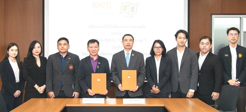 ภาคการศึกษาและภาคอุตสาหกรรม : สมชาย อภิญญานุกุล ผช.กก.ผจก.ใหญ่ สายงานทรัพยากรบุคคล (กลุ่มบริษัท) บมจ.โทรีเซนไทย เอเยนต์ซีส์ และ รศ.ดร.สุรพงษ์ สิริพงศ์ดี คณบดี วิทยาลัยการจัดการนวัตกรรมและอุตสาหกรรม สถาบันเทคโนโลยีพระจอมเกล้าเจ้าคุณทหารลาดกระบัง ร่วมกันลงนามความร่วมมือทางวิชาการ ถ่ายทอดองค์ความรู้และประสบการณ์ด้านยานยนต์ไฟฟ้า โดย บจก.พี80 โก ผู้นำเข้าและจัดจำหน่ายรถกระบะไฟฟ้า King Long ในประเทศไทย
