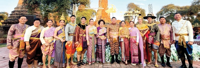 “ธ สถิตในดวงใจประชา อยุธยามรดกโลก” : ชวนินทร์ วงศ์สถิตจิรกาล ผวจ.พระนครศรีอยุธยา แถลงข่าวจัดงาน “ยอยศยิ่งฟ้าอยุธยามรดกโลก” ด้วยแสงไฟประดับ
นับล้านส่องประกายทั่วโบราณสถาน มรดกของโลกที่ทรงคุณค่า เพื่อน้อมรำลึกในพระมหากรุณาธิคุณ พระบาทสมเด็จพระบรมชนกาธิเบศร มหาภูมิพลอดุลยเดช
มหาราช บรมนาถบพิตรและสมเด็จพระนางเจ้าสิริกิติ์ พระบรมราชินีนาถ พระบรมราชชนนีพันปีหลวง โดยจะจัดขึ้นระหว่างวันที่ 13-22 ก.พ. 2569 โดยมีกิจกรรม
ถนนกินเส้น ตลาดย้อนยุค การแสดงละครอิงประวัติศาสตร์และการแสดงแสง สี เสียง ที่ยิ่งใหญ่ตระการตา ณ วัดพระราม อุทยานประวัติศาสตร์พระนครศรีอยุธยา