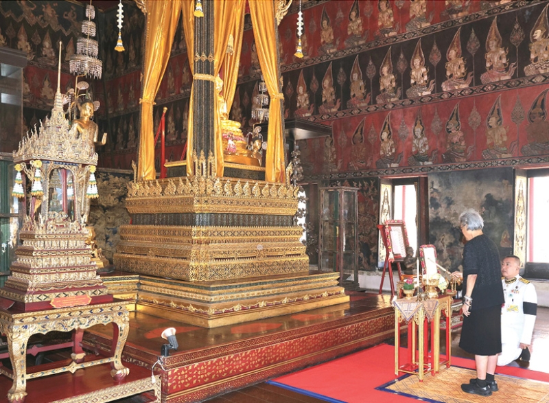 สมเด็จพระกนิษฐาธิราชเจ้า กรมสมเด็จพระเทพรัตนราชสุดาฯ สยามบรมราชกุมารี เสด็จพระราชดำเนินไปทรงประกอบพิธีสมโภชและทรงสวมพระรัศมีทองคำประดับเพชรถวายพระพุทธสิหิงค์ พระพุทธรูปสำคัญ
คู่บ้านคู่เมือง โอกาสนี้ ท่านผู้หญิงสิริกิติยา เจนเซน เฝ้าทูลละอองพระบาทรับเสด็จ ณ พระที่นั่งพุทไธสวรรย์
พิพิธภัณฑสถานแห่งชาติ พระนคร กรุงเทพมหานคร เมื่อวันจันทร์ที่ 2 กุมภาพันธ์ 2569 เวลา 08.55 น.