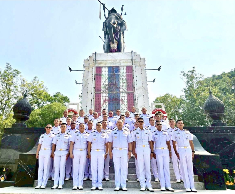 ปกป้องเอกราชและอธิปไตยของชาติไทย : นาวาเอก ณทรรศน์ รัศมีเฟื่อง ผู้บังคับการเรือหลวงนเรศวร นำกำลังพล
ร่วมพิธีบวงสรวงสักการะ สมเด็จพระนเรศวรมหาราช เพื่อน้อมรำลึกถึงพระมหากรุณาธิคุณ ที่ทรงมีต่อประเทศไทย เนื่องในวันสมเด็จพระนเรศวรฯ วันยุทธหัตถี เเละพิธีสดุดีวีรชนเพื่อรำลึกถึงความเสียสละอันยิ่งใหญ่ของบรรพชนผู้กล้าหาญเด็ดเดี่ยว ในวันกองทัพไทย ณ พระบรมราชานุสรณ์ดอนเจดีย์ จ.สุพรรณบุรี