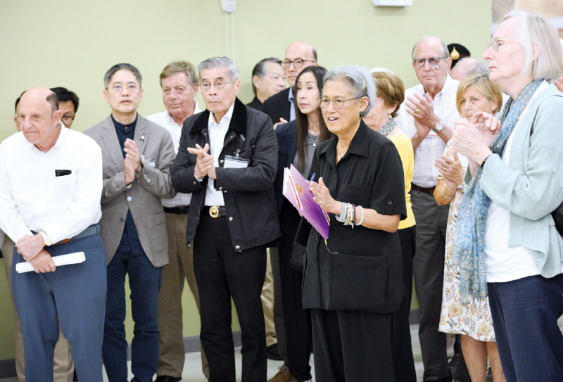 สมเด็จพระกนิษฐาธิราชเจ้า กรมสมเด็จพระเทพรัตนราชสุดาฯ สยามบรมราชกุมารี ทรงนำผู้ได้รับรางวัลสมเด็จเจ้าฟ้ามหิดล
และคณะกรรมการรางวัลนานาชาติ มูลนิธิรางวัลสมเด็จเจ้าฟ้ามหิดล ในพระบรมราชูปถัมภ์ ไปทัศนศึกษาด้านการแพทย์และการสาธารณสุข ณ ศูนย์การแพทย์รัตนนันทเวช โรงพยาบาลน่าน ซึ่งเปิดให้บริการตั้งแต่ปี 2499 มีบุคลากรทางการแพทย์
ครบทุกสาขา ประมาณ 2,000 คน ดูแลสุขภาพของประชาชนในพื้นที่ห่างไกล ลดการส่งต่อผู้ป่วยที่ซับซ้อนรุนแรง