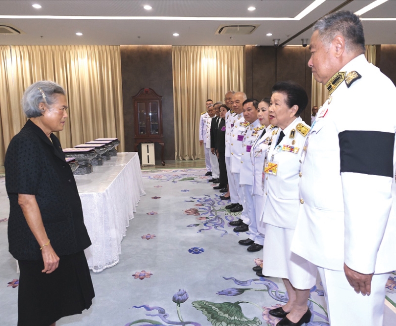 สมเด็จพระกนิษฐาธิราชเจ้า กรมสมเด็จพระเทพรัตนราชสุดาฯ สยามบรมราชกุมารี เสด็จออก ณ วังสระปทุม
พระราชทานพระราชวโรกาสให้ นายพลากร สุวรรณรัฐ องคมนตรี ประธานกรรมการมูลนิธิพระพุทธเมตตาประชาไทยฯ นำคณะกรรมการมูลนิธิฯ เฝ้าฯ ขอพระราชทานพระมหากรุณาธิคุณทรงพระสุหร่าย
และทรงเจิมเหรียญที่ระลึกพระพุทธเมตตาประชาไทยไตรโลกนาถคันธารราฐอนุสรณ์ เพื่อความเป็นสิริมงคล