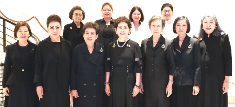 กึ่งศตวรรษ สสธวท : คุณหญิงณัฐิกา วัธนเวคิน ประธานสหพันธ์สมาคมสตรีนักธุรกิจและวิชาชีพแห่งประเทศไทย ในพระบรมราชินูปถัมภ์ (สสธวท) จัดประชุมเตรียมจัดงาน 50 ปี สสธวท และ 10 ปี เครือข่าย
ผู้ประกอบการสตรีอาเซียนประเทศไทย โดยมี จรรย์สมร วัธนเวคิน, จตุพร ลิ้มปิยะศรีสกุล, ม.ล.ปรียาพรรณ
ศรีธวัช, ฐิตินันท์ วัธนเวคิน และ วรรณวิภา เหราบัตย์ ร่วมงาน ที่โรงแรมแกรนด์ ไฮแอทเอราวัณ กรุงเทพ