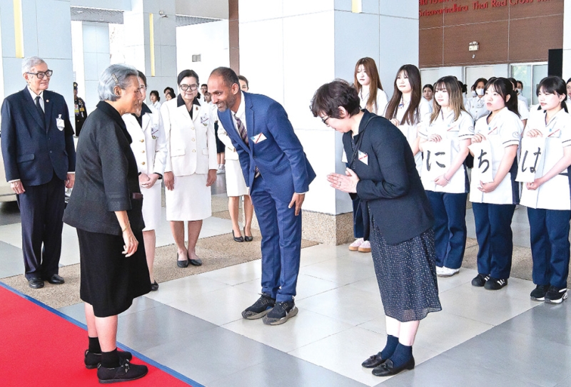 สมเด็จพระกนิษฐาธิราชเจ้า กรมสมเด็จพระเทพรัตนราชสุดาฯ สยามบรมราชกุมารี อุปนายิกาผู้อำนวยการสภากาชาดไทย นายกสภาสถาบันการพยาบาลศรีสวรินทิรา สภากาชาดไทย เสด็จพระราชดำเนินไปทรงเป็นประธานการประชุมสภาสถาบันการพยาบาลศรีสวรินทิรา สภากาชาดไทย ครั้งที่ 61 ณ อาคารสิรินธรานุสรณ์ 60 พรรษา สถาบันการพยาบาลศรีสวรินทิรา สภากาชาดไทย เขตปทุมวัน กรุงเทพมหานคร เมื่อวันศุกร์ที่ 13 กุมภาพันธ์ 2569 เวลา 09.04 น.
