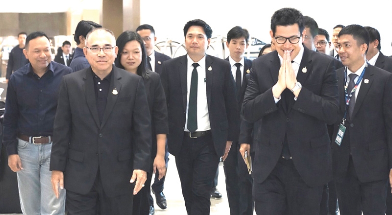 ธ.ก.ส. เป็นเจ้าภาพ : เอกนิติ นิติทัณฑ์ประภาศ รมว.การคลัง เป็นประธานเปิดการประชุมสมาคม
ธนาคารเพื่อการเกษตรและการพัฒนาชนบทแห่งเอเชียและแปซิฟิก (APRACA) ครั้งที่ 79 และการประชุม
สมัชชาใหญ่ APRACA ครั้งที่ 24 จัดโดย ธนาคารเพื่อการเกษตรและสหกรณ์การเกษตร (ธ.ก.ส.) ที่ โรงแรม
เซ็นทาราแกรนด์ เซ็นทรัลพลาซา ลาดพร้าว โดยมี วุฒิศักดิ์ พิชญกานต์ ผจก.ทั่วไป โรงแรมฯ ต้อนรับ