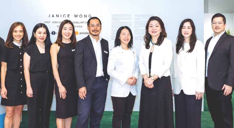 จัดเป็นครั้งแรกในโลก : กวิน ตั้งอุทัยศักดิ์ President The 1 ภายใต้กลุ่มเซ็นทรัล ร่วมกับมาสเตอร์การ์ด จัดกิจกรรม
ฉลองก้าวสู่ปีที่ 5 The 1 Exclusive 5th Anniversary ผนึกมาสเตอร์การ์ด รังสรรค์ประสบการณ์ไลฟ์สไตล์
ระดับโลกสำหรับสมาชิก The 1 Exclusive เท่านั้น ผ่านนิทรรศการศิลปะจากช็อกโกแลตโดย Janice Wong
เชฟขนมหวานชื่อดัง ผู้ได้รับรางวัล Asia’s Best Pastry Chef สองสมัย ที่ ห้างเซ็นทรัล ชิดลม