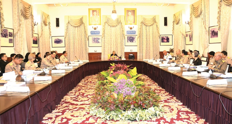 สมเด็จพระกนิษฐาธิราชเจ้า กรมสมเด็จพระเทพรัตนราชสุดาฯ สยามบรมราชกุมารี เสด็จพระราชดำเนินไปทรงเป็นประธาน
การประชุมคณะกรรมการสถานศึกษาขั้นพื้นฐาน โรงเรียนพระตำหนักสวนกุหลาบ ครั้งที่ 1/2569 ภาคเรียนที่ 2
ปีการศึกษา 2568 ซึ่งโรงเรียนได้จัดตั้งเมื่อปี 2525 เปิดสอนชั้นอนุบาลปีที่ 1 ถึง มัธยมศึกษาปีที่ 3 ปีการศึกษา 2568 มีนักเรียน 755 คน ณ อาคารสำนักพระราชวัง ในพระบรมมหาราชวัง เมื่อวันพุธที่ 18 กุมภาพันธ์ 2569 เวลา 14.06 น.