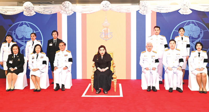 สมเด็จพระเจ้าน้องนางเธอ เจ้าฟ้าจุฬาภรณวลัยลักษณ์ อัครราชกุมารี กรมพระศรีสวางควัฒน วรขัตติยราชนารี
เสด็จไปในการพระราชทานประกาศนียบัตรและเข็มตราสัญลักษณ์แก่ผู้สำเร็จการอบรมหลักสูตรสื่อสุขภาพ ราชวิทยาลัยจุฬาภรณ์ รุ่นที่ 4 และรุ่นที่ 5 เพื่อส่งเสริมศักยภาพบุคลากรด้านสุขภาพให้สามารถถ่ายทอดองค์ความรู้ไปสู่ประชาชนอย่างถูกต้องและทั่วถึง ณ โรงพยาบาลจุฬาภรณ์ ราชวิทยาลัยจุฬาภรณ์ เมื่อวันพุธที่ 18 กุมภาพันธ์ 2569 เวลา 12.58 น.