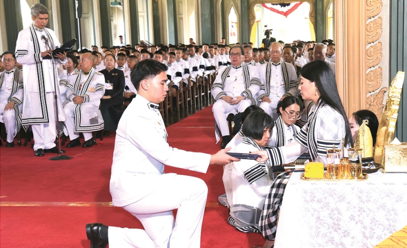 พระบาทสมเด็จพระเจ้าอยู่หัว ทรงพระกรุณาโปรดเกล้าฯ ให้ สมเด็จพระเจ้าลูกเธอ เจ้าฟ้าสิริวัณณวรี นารีรัตนราชกัญญา เสด็จแทนพระองค์ไปในการพระราชทานประกาศนียบัตรแก่นักเรียนที่สำเร็จการศึกษา ประจำปีการศึกษา 2567 จำนวน 99 คน, ทุนเรียนดี
แก่นักเรียน 10 คน, ทุนการศึกษาและรางวัลแก่นักเรียน 49 คน, รางวัลชนะเลิศการแข่งขันกีฬาและการแข่งขันระเบียบแถว รวม 13 ถ้วย ณ หอประชุมวชิราวุธวิทยาลัย เขตดุสิต กรุงเทพมหานคร เมื่อวันพฤหัสบดีที่ 19 กุมภาพันธ์ 2569