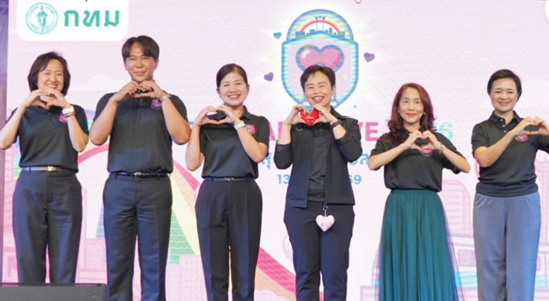 รักให้สุด หยุดที่ปลอดภัย : รศ.ดร.ทวิดา กมลเวชช รองผู้ว่าราชการกรุงเทพมหานคร เปิดงาน “BKK SAFE
LOVE 2026” โดยมี พญ.ดวงพร ปิณจีเสคิกุล ผอ.สำนักอนามัย, ดร.นรเทพ ชูพูล ผอ.เขตปทุมวัน,
สหัพย์ภัค โชควิจิตรกุล กก.ผจก.ศูนย์การค้าเอ็ม บี เค เซ็นเตอร์ และ ศตกมล วรกุล ผอ.อาวุโสฝ่ายสื่อสาร
องค์กร บจก.อินเทลลิเจ้นท์ ครีเอทีฟ แอนด์ มาร์เก็ตติ้ง ต้อนรับ ที่ ศูนย์การค้าเอ็ม บี เค เซ็นเตอร์ เขตปทุมวัน