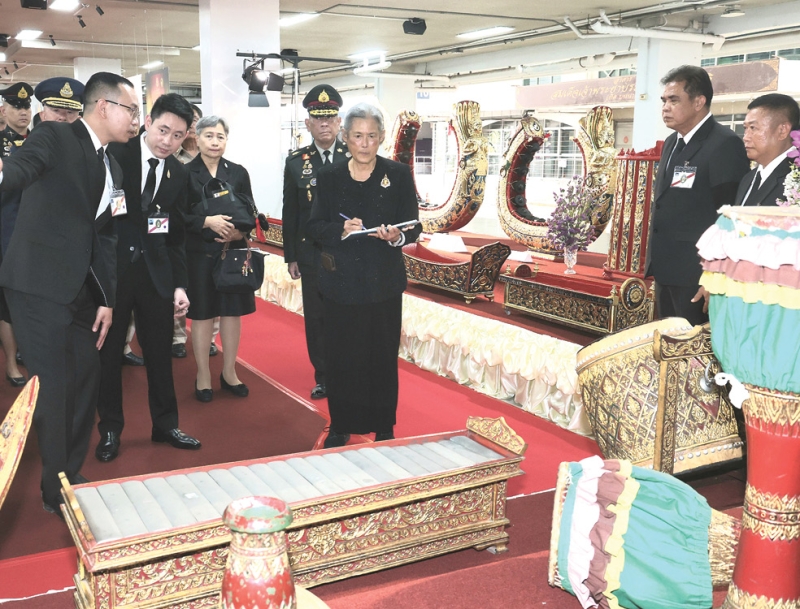 สมเด็จพระกนิษฐาธิราชเจ้า กรมสมเด็จพระเทพรัตนราชสุดาฯ สยามบรมราชกุมารี เสด็จพระราชดำเนินไปทรงร่วมงานดนตรีไทยอุดมศึกษา ครั้งที่ 48 “ธ สถิตในดวงใจนิรันดร์” เพื่อรำลึกถึงพระมหากรุณาธิคุณของสมเด็จพระนางเจ้า
สิริกิติ์ พระบรมราชินีนาถ พระบรมราชชนนีพันปีหลวง ที่ทรงทำนุบำรุงศิลปวัฒนธรรมไทยให้คงอยู่เป็นมรดกของชาติ
ณ มหาวิทยาลัยราชภัฏบ้านสมเด็จเจ้าพระยา ซอยอิสรภาพ 15 เขตธนบุรี เมื่อวันจันทร์ที่ 23 กุมภาพันธ์ 2569 เวลา 09.00 น.