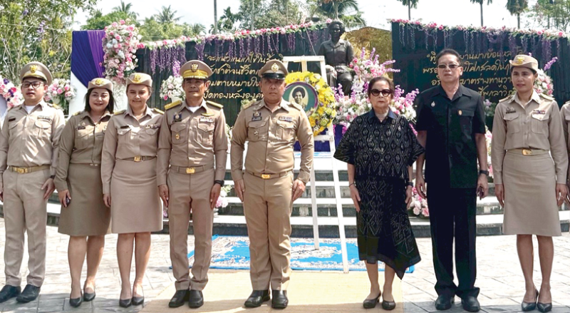 วันวิภาวดี : จุมพฏ วรรณฉัตรสิริ ผู้ว่าราชการจังหวัดสุราษฎร์ธานี เป็นประธานในพิธีสดุดีและบำเพ็ญกุศล
ถวาย พระเจ้าวรวงศ์เธอ พระองค์เจ้าวิภาวดีรังสิต เนื่องในโอกาสวันคล้ายวันสิ้นพระชนม์ครบ 49 ปี โดยมี
ม.ร.ว.ปรียนันทนา รังสิต ประธานมูลนิธิวิภาวดีรังสิต และ ปานศักดิ์ รังสิพราหมณกุล กรรมการและ
เลขานุการ ร่วมงาน ณ ลานพระอนุสาวรีย์ โรงพยาบาลสมเด็จพระยุพราชเวียงสระ จังหวัดสุราษฎร์ธานี