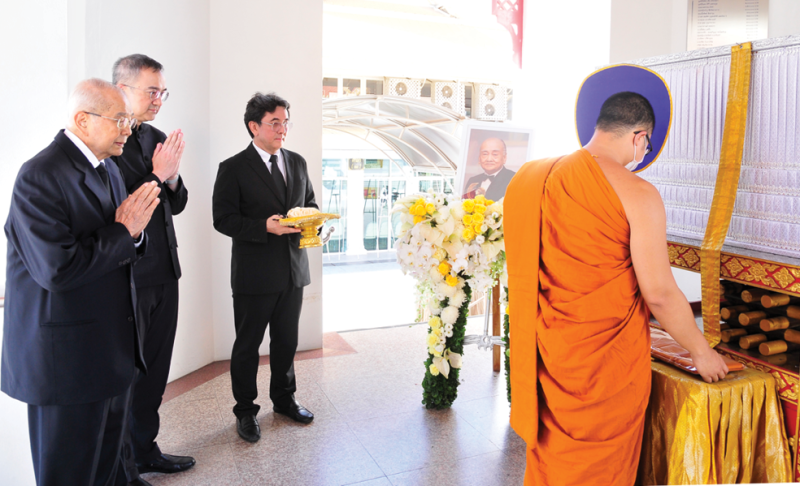 สู่สุคติในสัมปรายภพ : อมเรศ ศิลาอ่อน เป็นประธานในพิธีจุดไฟฌาปนกิจศพ สินธุ พูนศิริวงศ์ อดีตนายกสมาคมกีฬาบิลเลียด
แห่งประเทศไทย 15 สมัย ที่พัฒนาวงการสนุ้กเกอร์ไทยก้าวสู่ระดับโลก, อดีตประธานสหพันธ์คิวสปอร์ตโลก, อดีตประธาน
สมาพันธ์สนุ้กเกอร์แห่งเอเชีย ผู้ได้รับเกียรติเข้าสู่ “Hall of Fame” ทำเนียบหอเกียรติยศของสมาคมบิลเลียด-สนุ้กเกอร์
อาชีพโลก (WPBSA) ณ เมรุหน้า วัดธาตุทอง เขตวัฒนา กรุงเทพมหานคร เมื่อวันอาทิตย์ที่ 1 มีนาคม 2569 เวลา 15.00 น.