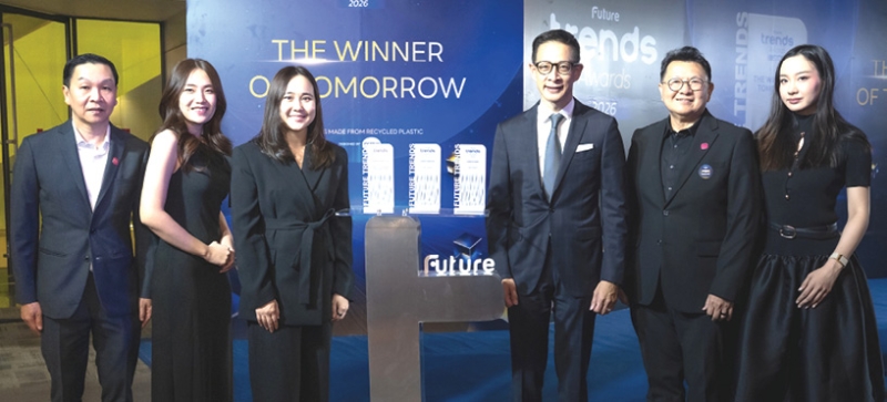 Future Trends Awards 2026 : สาระ ล่ำซำ ประธานเจ้าหน้าที่บริหาร บมจ.เมืองไทยประกันชีวิต รับรางวัล Leader of Business และ Leader of Leader ผู้นำที่สามารถนำองค์กรเติบโตอย่างมั่นคงท่ามกลางการเปลี่ยนแปลงของโลกธุรกิจยุคใหม่ พร้อมด้วย สาริศา ล่ำซำ ผอ.ฝ่ายยุทธศาสตร์องค์กร รับรางวัล The Most Beloved Employer Awards (Student Love 18–22 Years Old) ในฐานะองค์กรที่คนรุ่นใหม่ให้ความสนใจและเชื่อมั่น