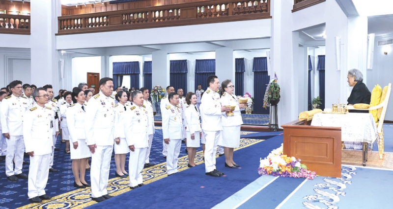 สมเด็จพระกนิษฐาธิราชเจ้า กรมสมเด็จพระเทพรัตนราชสุดาฯ สยามบรมราชกุมารี เสด็จลงแทนพระองค์ ณ ศาลาดุสิดาลัย
สวนจิตรลดา พระราชวังดุสิต พระราชทานพระราชวโรกาสให้คณะผู้บริหารและเจ้าหน้าที่สำนักงานสลากกินแบ่งรัฐบาล
เฝ้าทูลละอองพระบาท ถวายพระพรชัยมงคล และทูลเกล้าทูลกระหม่อมถวายเงินและสิ่งของ เนื่องในโอกาส
วันเฉลิมพระชนมพรรษา สมเด็จพระนางเจ้าสิริกิติ์ พระบรมราชินีนาถ พระบรมราชชนนีพันปีหลวง วันที่ 12 สิงหาคม 2568