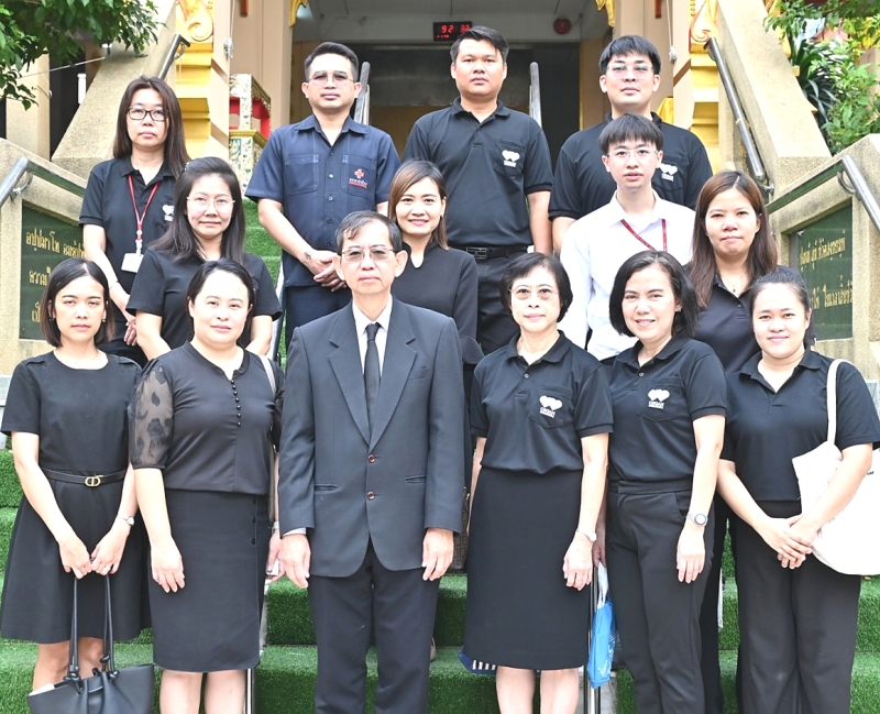 ความดีที่ไม่สิ้นสุด   รศ.นพ.สุภนิติ์ นิวาตวงศ์ ผู้อำนวยการศูนย์รับบริจาคอวัยวะ สภากาชาดไทย พร้อมคณะผู้บริหารและเจ้าหน้าที่ร่วมในพิธีฌาปนกิจชิ้นส่วนอวัยวะ เนื้อเยื่อ หัวใจ ผิวหนัง กระดูก และเส้นเอ็น ให้แก่ผู้บริจาคอวัยวะ จำนวน 136 ร่าง เพื่ออุทิศส่วนกุศลผลบุญแด่ผู้เสียสละที่ได้บริจาคอวัยวะอันมีค่าเพื่อช่วยเหลือเพื่อนมนุษย์หลังจากที่เสียชีวิตแล้ว ณ ฌาปนสถาน วัดหัวลำโพง พระอารามหลวง กรุงเทพมหานคร