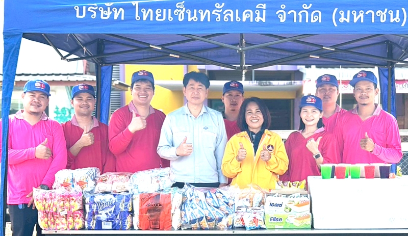 ขวัญและกำลังใจ   เฉลิมพล สมาคม ผู้จัดการทั่วไปสายงานสนับสนุนการผลิต โรงงานนครหลวง พร้อมพนักงาน บริษัทไทยเซ็นทรัลเคมี จำกัด (มหาชน) ร่วมพิธีเปิดกีฬาสี พร้อมสนับสนุนงบประมาณ ขนม และน้ำดื่มให้นักเรียน ที่ โรงเรียนชุมชนวัดเสด็จ (คุณ ศรีประเสริฐอุปถัมภ์) อ.นครหลวง จ.พระนครศรีอยุธยา