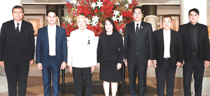 ระดมความคิดเห็น : อนัคพล อิงคะกุล รองประธานกรรมการบริหาร มิราเคิล กรุ๊ป ต้อนรับ ศ.ดร.บวรศักดิ์
อุวรรณโณ รองนายกรัฐมนตรี ในโอกาสเป็นประธานเปิดการประชุมเชิงปฏิบัติการเรื่อง “การจัดทำ (ร่าง) แผนแม่บท
การบริหารงานยุติธรรมแห่งชาติ ฉบับที่ 5 (พ.ศ. 2570-2573)” จัดโดย สํานักงานกิจการยุติธรรม กระทรวงยุติธรรม
โดยมี พงษ์สวาท นีละโยธิน ปลัดกระทรวงยุติธรรม ร่วมงาน ที่ โรงแรมมิราเคิล แกรนด์ คอนเวนชั่น