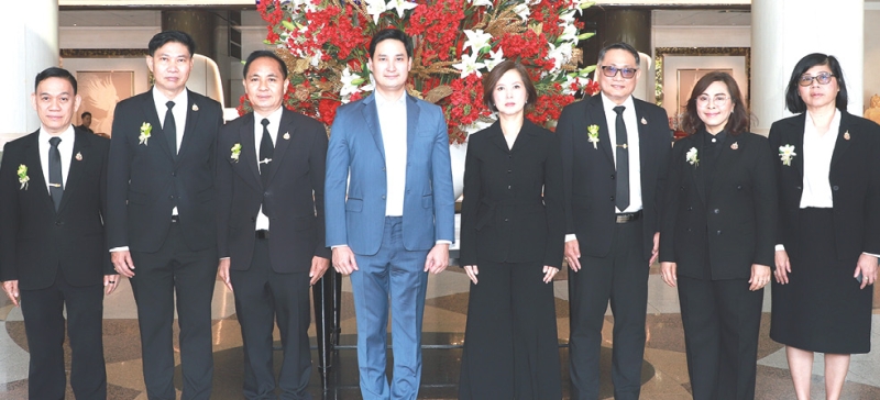 สตรีทำงานดีเด่น : อนัคพล อิงคะกุล รองประธานกรรมการบริหารมิราเคิล กรุ๊ป ต้อนรับ ตรีนุช เทียนทอง รมว.แรงงาน
ในโอกาสเป็นประธานมอบรางวัลเนื่องในวันสตรีสากล ประจำปี 2569 จัดโดย เรือเอก สาโรจน์ คมคาย อธิบดีกรมสวัสดิการและคุ้มครองแรงงาน โดยมี บุปผา เรืองสุด รองปลัดกระทรวงแรงงาน, และ 3 รองอธิบดีกรมสวัสดิการและคุ้มครองแรงงาน สุรสิทธิ์ ศรีแก้ว, พงศ์เทพ เพชรโสม และ ศักดิ์ศิลป์ ตุลาธร ร่วมงาน ที่ โรงแรมมิราเคิล แกรนด์ คอนเวนชั่น