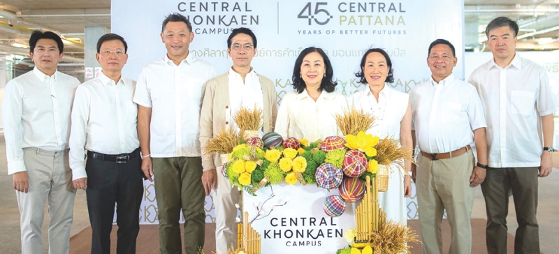 เซ็นทรัลแห่งที่ 2 ของขอนแก่น : วัลยา จิราธิวัฒน์ ประธานเจ้าหน้าที่บริหาร บมจ.เซ็นทรัลพัฒนา และ ชนวัฒน์ เอื้อวัฒนะสกุล กก.ผจก.ใหญ่ กลุ่มธุรกิจศูนย์การค้า จัดพิธีวางศิลาฤกษ์ “เซ็นทรัล ขอนแก่น แคมปัส” โครงการมิกซ์ยูสขนาดใหญ่ บนพื้นที่
30 ไร่ เพื่อรองรับไลฟ์สไตล์คนรุ่นใหม่ บนทำเลศักยภาพของเมือง เตรียมเปิดให้บริการในวันที่ 20 พฤษภาคม 2569 โดยมี นาถยา
จิราธิวัฒน์, วุฒิเกียรติ เตชะมงคลาภิวัฒน์ และ ดร.กันตภณ ผาณิตรัตน์ ร่วมงาน ที่ โครงการเซ็นทรัล ขอนแก่น แคมปัส