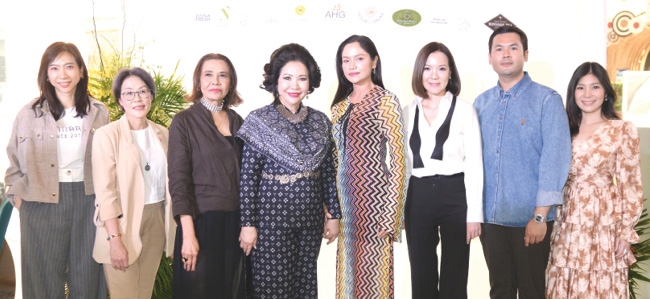 ใช้ชีวิตอย่างสมดุล : ภชกรณ์ กาญจนมงคล ประธานเจ้าหน้าที่บริหาร บจก.ฟุสโก กรุ๊ป จัดงาน “NEXTOPIA Presents Beat Generations” เพื่อทำกิจกรรม
ร่วมกันโดยไม่จำกัดวัยหรือสถานะทางสังคม มุ่งให้ความสำคัญกับการดูแลสุขภาพ
และคุณภาพชีวิตอย่างยั่งยืนผ่านการผสมผสานดนตรี ที่เน็กซ์โทเปีย สยามพารากอน