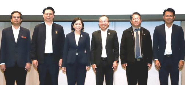 ทวิภาคี : ใบน้อย สุวรรณชาตรี เลขาธิการคณะกรรมการอ้อยและน้ำตาลทราย และ
พงษ์ศิริ วรรณศรี รองเลขาธิการสำนักงานมาตรฐานผลิตภัณฑ์อุตสาหกรรม
ร่วมกันเปิดกิจกรรมขับเคลื่อนการใช้ปัญญาประดิษฐ์ (AI) ตามห่วงโซ่คุณค่าอ้อย
น้ำตาลทรายและมาตรฐานอุตสาหกรรม ที่ โรงแรมอัศวิน แกรนด์ คอนเวนชั่น