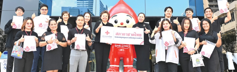 “ให้เลือด ให้ได้ ให้เลย” : พรรณพร คงยิ่งยง ผอ.กลุ่มงานกลยุทธ์องค์กร สภากาชาดไทย และ จิราพร ศรีสอ้าน ผอ.สำนักสารนิเทศและสื่อสารองค์กร สภากาชาดไทย นำคณะเจ้าหน้าที่ร่วมบริจาคโลหิตเพื่อสร้างกุศลและสำรองโลหิตให้เพียงพอ
ต่อความต้องการของผู้ป่วยทั่วประเทศ ในโครงการ “Give Blood Now” พร้อมเชิญชวนประชาชนบริจาคโลหิตเป็นประจำทุก 3 เดือน
เพื่อลดปัญหาโลหิตขาดแคลนในระบบสาธารณสุข โดยรับ T-Shirt สุด Exclusive เมื่อบริจาคโลหิตครบ 3 ครั้ง ในปี 2569