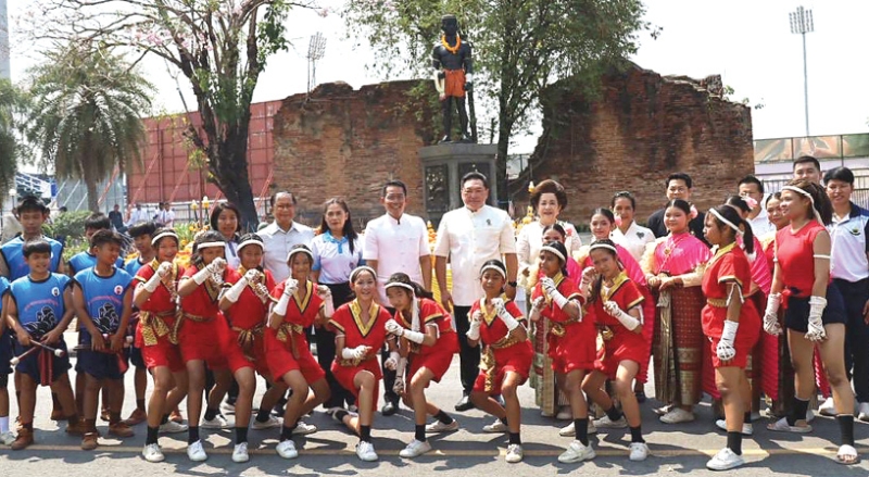 มวยไทยนายขนมต้ม : ชวนินทร์ วงศ์สถิตจิรกาล ผู้ว่าราชการจังหวัดพระนครศรีอยุธยา ร่วมพิธีสงฆ์ และพิธีบวงสรวง ในโครงการศิลปะการต่อสู้และไหว้ครูมวยไทย ประจำปี 2569 “วันมวยไทยนายขนมต้ม ครั้งที่ 22”
เพื่อสดุดีบรมครูมวยไทย สืบสานศิลปะการต่อสู้ และเผยแพร่วัฒนธรรมมวยไทยให้เป็นที่รู้จักอย่างแพร่หลาย ณ บริเวณลานอนุสาวรีย์นายขนมต้ม สนามกีฬาจังหวัดพระนครศรีอยุธยา เมื่อวันที่ 17 มีนาคม 2569