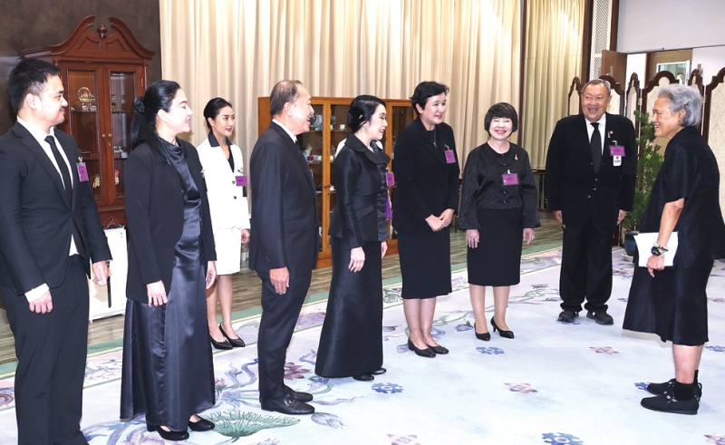 สมเด็จพระกนิษฐาธิราชเจ้า กรมสมเด็จพระเทพรัตนราชสุดาฯ สยามบรมราชกุมารี เสด็จออก ณ วังสระปทุม พระราชทาน
พระราชวโรกาสให้ นายขรรค์ ประจวบเหมาะ ผู้อำนวยการสำนักงานจัดหารายได้ สภากาชาดไทย นำ นางสาวไตรทิพย์
ศิวะกฤษณ์กุล และคณะ เฝ้าฯ ทูลเกล้าฯ ถวายเงินรายได้จากการจัดแสดงคอนเสิร์ตการกุศล Board Way 3 เพื่อสนับสนุนโครงการ “เงินทุนฉุกเฉิน เพื่อช่วยเหลือผู้ประสบภัยพิบัติ สภากาชาดไทย” เมื่อวันพฤหัสบดีที่ 19 มีนาคม 2569 เวลา 09.00 น.