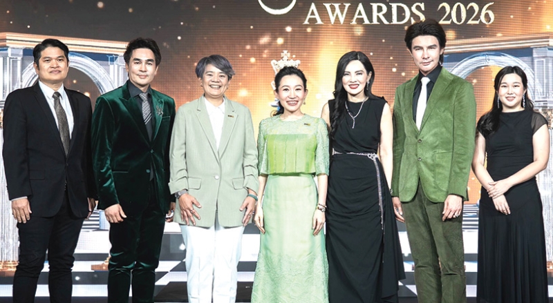 “อาณาจักรความงาม” : ฐาปณี เตชะเจริญวิกุล ประธานเจ้าหน้าที่บริหาร บมจ.เบอร์ลี่ ยุคเกอร์ (บีเจซี) เปิดงาน
“BJC Aesthetic Awards 2026” พิธีมอบรางวัลแก่พันธมิตรทางการแพทย์ที่มีผลงานโดดเด่น ภายใต้แนวคิด
“The Empire of Aesthetic” เชื่อมโยงนวัตกรรมระดับโลกเข้ากับเครือข่ายพันธมิตรทางการแพทย์ทั่วประเทศ
เพื่อเชิดชูเกียรติและขอบคุณคลินิกความงาม โรงพยาบาล และพันธมิตรทางธุรกิจที่ ศูนย์การประชุมแห่งชาติสิริกิติ์