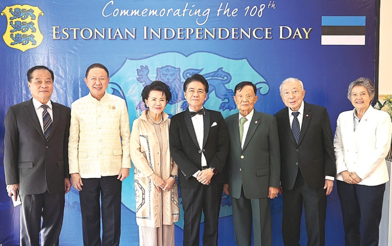 ฉลองวันประกาศเอกราช : ดร.วีระชัย เตชะวิจิตร์ กงสุลใหญ่กิตติมศักดิ์แห่งสาธารณรัฐเอสโตเนีย ประจำกรุงเทพมหานคร จัดงานเลี้ยงครบรอบ 108 ปี วันประกาศเอกราชสาธารณรัฐเอสโตเนีย ค.ศ.1918 โดยมี
ทิพวรรณ เตชะวิจิตร์ และกงสุลใหญ่กิตติมศักดิ์ประเทศต่างๆ อาทิ ดร.ศรีภูมิ ศุขเนตร, ดร.ชุมพล พรประภา,
สนั่น อังอุบลกุล, สมควร บุณยมานนท์ และ ปิยะนุช หงษ์หยก ร่วมงาน ณ โรงเรียนนานาชาติรีเจ้นท์