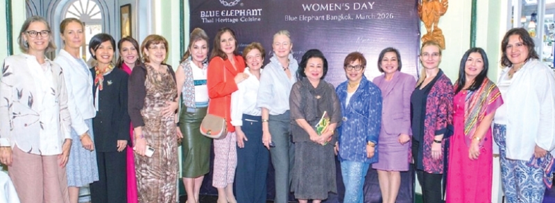 บทบาททูตสตรี : มาสเตอร์เชฟนูรอ โซ๊ะมณี สเต็ปเป้ และ แซนดร้า สเต็ปเป้ ต้อนรับคณะเอกอัครราชทูตสตรี
11 ประเทศ และ ท่านผู้หญิงขวัญตา เทวกุล แขกเกียรติยศ ของ บลู เอเลเฟ่นท์ ในงานเลี้ยงอาหารกลางวัน
“Fun & Fabulous Luncheon with Lady Ambassadors” เนื่องในโอกาสวันสตรีสากล เพื่อการ
เฉลิมฉลองพลังของผู้หญิง สะท้อนบทบาทความสำเร็จและแรงบันดาลใจของสตรี ที่ Blue Elephant สาทร
