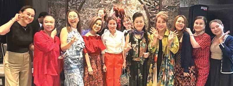 สส.หญิงเก่ง : กลุ่มแม่บ้าน ชมรมสุขสวัสดิ์ 14 จัดงานเลี้ยงแสดงความยินดีกับ แอนศิริ วลัยกนก ที่ได้รับ
การเลือกตั้งเป็นสมาชิกสภาผู้แทนราษฎร กรุงเทพมหานคร เขตทุ่งครุ-เขตราษฎร์บูรณะ เป็นสมัยที่ 2 เพื่อพัฒนา
คุณภาพชีวิตชาวทุ่งครุ-ราษฎร์บูรณะอย่างยั่งยืน โดยมี ทิพวรรณ สงวนเลิศฤทัย, สุนันทา อาภาสกุลเดช, ชญาดา
หนูน้อย, อริศรา มงคลไทยศิริ และ กฤตญากร กาญจนาธนภัต ร่วมงาน ที่โรงแรม เจซี เควิน สาทร กรุงเทพ