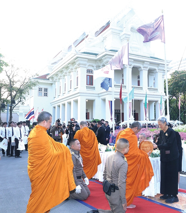 สมเด็จพระกนิษฐาธิราชเจ้า กรมสมเด็จพระเทพรัตนราชสุดาฯ สยามบรมราชกุมารี เสด็จพระราชดำเนินไปทรงร่วมงานครบ 109 ปี แห่งการสถาปนาจุฬาลงกรณ์มหาวิทยาลัย โดยได้พระราชทานบทพระราชนิพนธ์สำหรับการขับร้องและการแสดงเรื่อง “พระผู้ให้” พร้อมทั้งทรงพระกรุณาโปรดเกล้าฯ ให้เพิ่มเพลงสากล ที่สมเด็จ
พระนางเจ้าสิริกิติ์ พระบรมราชินีนาถ พระบรมราชชนนีพันปีหลวง ทรงโปรด เพื่อรำลึกถึงพระมหากรุณาธิคุณ โอกาสนี้ ทรงขับร้องเพลงไทย 1 เพลง คือ เพลง “พระผู้ให้”, เพลงสากล 1 เพลง คือ เพลง “Love’ s Old Sweet Song” ณ จุฬาลงกรณ์มหาวิทยาลัย เมื่อวันพฤหัสบดีที่ 26 มีนาคม 2569 เวลา 06.55 น.