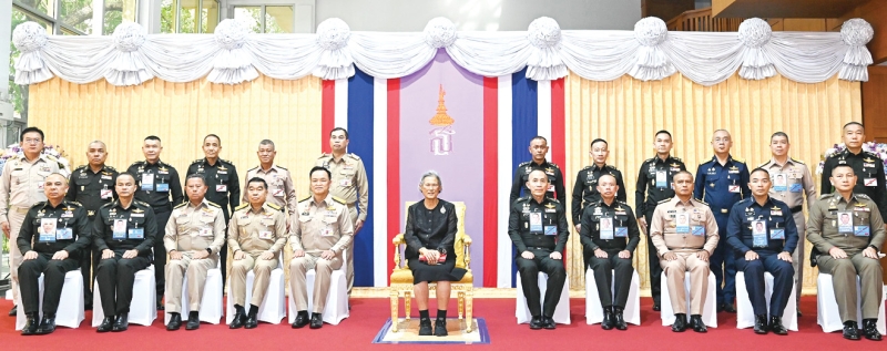 สมเด็จพระกนิษฐาธิราชเจ้า กรมสมเด็จพระเทพรัตนราชสุดาฯ สยามบรมราชกุมารี เสด็จพระราชดำเนินไปทรงเปิดอาคารอนุสรณ์สถาน สำนักงานปลัดกระทรวงกลาโหม เพื่อเฉลิมพระเกียรติและสำนึกในพระมหากรุณาธิคุณแห่งพระมหากษัตริย์ และพระบรมวงศานุวงศ์ ผู้ทรงปกป้องผืนแผ่นดินไทย รักษาไว้ซึ่งเอกราช และอธิปไตยของชาติ เป็นแหล่งเรียนรู้ด้านประวัติศาสตร์แก่ข้าราชการและประชาชนให้ตระหนักในคุณค่าของความมั่นคงและอธิปไตยของชาติไทย พร้อมพระราชทานของที่ระลึกแก่ผู้สนับสนุนการจัดสร้าง ณ สำนักงานปลัดกระทรวงกลาโหม อำเภอปากเกร็ด จังหวัดนนทบุรี เมื่อวันอังคารที่ 31 มีนาคม 2569 เวลา 14.23 น.