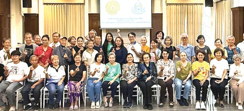 ดนตรีเพื่อพัฒนาคุณภาพชีวิต : ครูดุษฎี พนมยงค์ จัดโครงการฝึกอบรมเชิงปฏิบัติการ “ลมหายใจ...ดนตรี...ชีวิต” เพื่อฝึก
ทำจิตให้สงบด้วยการหายใจอย่างถูกต้องให้เกิดความสุขที่แท้จริง ฝึกเคลื่อนไหวร่างกายเพื่อผ่อนคลายกล้ามเนื้อทุกส่วน ฝึกเปล่งเสียงอย่างเป็นธรรมชาติ ฝึกฟังดนตรีเพื่อสุขภาพและเสริมสร้างจินตนาการ ให้ผู้สนใจโดยไม่มีค่าใช้จ่าย ได้รับการสนับสนุนจาก กรมส่งเสริมวัฒนธรรม กระทรวงวัฒนธรรม ที่สมาคมธรรมศาสตร์ ในพระบรมราชูปถัมภ์ ซอยงามดูพลี เขตสาทร กรุงเทพฯ