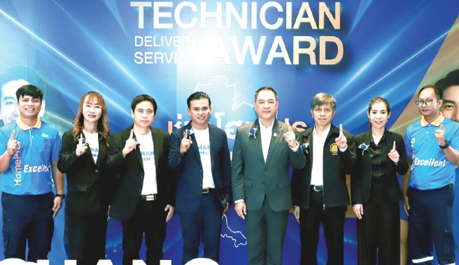 ผลงานดีเด่น : สมาสภ์ ปัทมะสุคนธ์ อธิบดีกรมพัฒนาฝีมือแรงงาน และ ธีรพล
รอดเฉื่อย ผช.กก.ผจก.กลุ่มงานบริการช่างโฮมโปร บจก.โฮม โปรดักส์ เซ็นเตอร์ ร่วมกัน
เปิดงาน “Technician and Delivery Service Award 2025” มอบรางวัล
ให้ทีมช่างติดตั้งและทีมขนส่งจากทั่วประเทศ ที่โรงแรมอัศวิน แกรนด์ คอนเวนชั่น