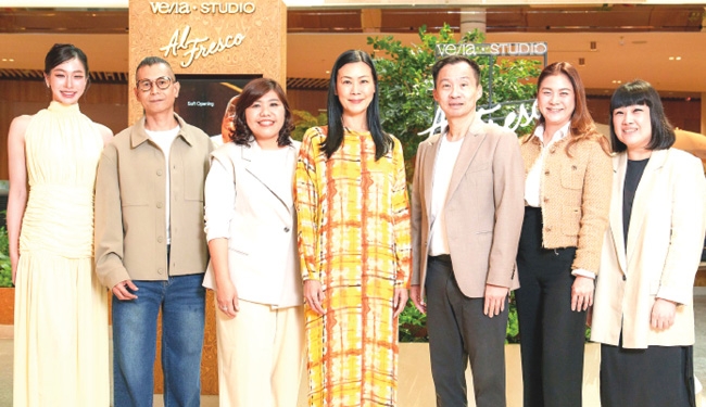 อร่อยสุดคุ้ม : นภพรรษ ฤดีสุนันท์ Head of Marketing (Asset Group 1) บมจ.
เซ็นทรัลพัฒนา และ ชัยพล กฤตยาวาณิชย์ Senior vice president บจก.บัตร
กรุงศรีอยุธยา จัดแคมเปญ “อิ่มคุ้มฟิน ลุ้นบินโอซาก้า” ให้ลูกค้าผู้ถือบัตรเครดิตกรุงศรี
และเซ็นทรัล เดอะวัน ที่ศูนย์การค้าเซ็นทรัล 10 แห่งในกรุงเทพฯและปริมณฑล