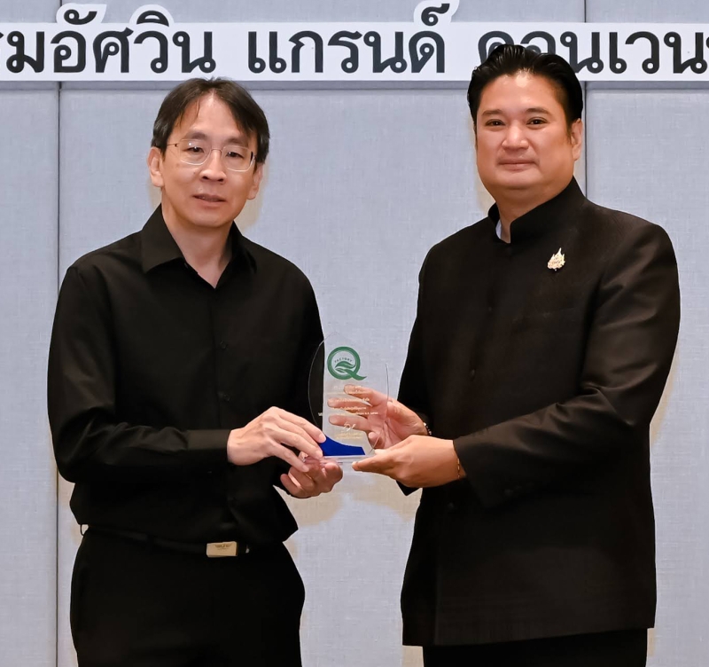 ปุ๋ยคุณภาพมาตรฐาน : บุญฤทธิ์ วัฒนภิญโญ ผจก.ทั่วไปฯ บมจ.ไทยเซ็นทรัลเคมี รับโล่และใบประกาศเกียรติคุณสำหรับผู้ผ่านการรับรองเข้าร่วมโครงการผู้ผลิตปุ๋ยที่มีคุณภาพ จาก รพีภัทร์ จันทรศรีวงศ์
อธิบดีกรมวิชาการเกษตร ที่โรงแรมอัศวิน แกรนด์ คอนเวนชั่น