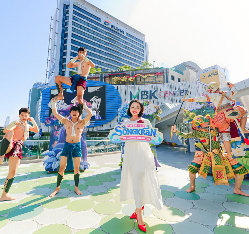 สืบสานประเพณีไทย : พุทธชาด ศรีนิศากร ประธานเจ้าหน้าที่บริหารสายการตลาด บมจ.เอ็ม บี เค จัดงาน “MBK Songkran Thai Cultural Celebration 2026” ฉลองเทศกาลสงกรานต์โดยผสมผสานความศรัทธาและศิลปวัฒนธรรมชั้นสูง ที่ ศูนย์การค้าในเครือ เอ็ม บี เค