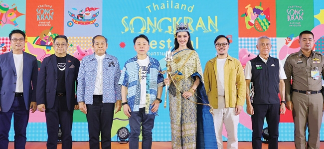 มหาบันเทิง : ดร.ณัฐกิตติ์ ตั้งพูลสินธนา กก.ผจก.ใหญ่ สายงานการตลาด บมจ.เซ็นทรัลพัฒนา และพันธมิตรร่วมกันจัดงาน Thailand’s Songkran Festival
2026 โดยมี สุชาตา ช่วงศรี Miss World 2025 ในชุดไทยจักรพรรดิ “นางรากษสเทวี
นางสงกรานต์ 2569” ชวนฉลองสงกรานต์ ที่ ศูนย์การค้าเซ็นทรัลทั่วประเทศ