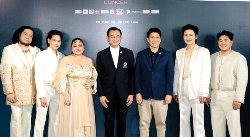 รอบการกุศล : จตุภัทร์ ตั้งคารวคุณ ประธานเจ้าหน้าที่บริหาร บมจ.ทีโอเอ เพ้นท์ (ประเทศไทย) และ
ศ.นพ.อภิชาติ อัศวมงคลกุล คณบดี คณะแพทยศาสตร์ศิริราชพยาบาล มหาวิทยาลัยมหิดล เปิดงาน
“คอนเสิร์ต PIANO & i B5 Generation” รายได้สมทบทุนศิริราชมูลนิธิ โครงการปรับปรุงห้องผ่าตัด โรงพยาบาล
ศิริราช โดยมีศิลปินวง B5 โต๋ ศักดิ์สิทธิ์, เบน ชลาทิศ, คิว สุวีระ, มาเรียม และ เค้ก อุทัย ร่วมงาน ที่ ไบเทค ไลฟ์ บางนา