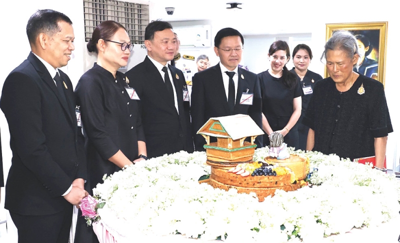 สมเด็จพระกนิษฐาธิราชเจ้า กรมสมเด็จพระเทพรัตนราชสุดาฯ สยามบรมราชกุมารี เสด็จลง ณ ธนาคารไทยพาณิชย์ จำกัด
(มหาชน) สาขาสวนจิตรลดา พระราชทานพระราชวโรกาสให้ นายกฤษณ์ จันทโนทก ประธานเจ้าหน้าที่บริหาร ธนาคาร
ไทยพาณิชย์ นำคณะผู้บริหารและพนักงาน เฝ้าทูลละอองพระบาท ถวายพระพรชัยมงคล และทูลเกล้าทูลกระหม่อมถวายเงิน
โดยเสด็จพระราชกุศลตามพระราชอัธยาศัยกับสิ่งของ เนื่องในโอกาสวันคล้ายวันพระราชสมภพ 2 เมษายน 2569